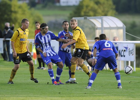 Bröderna Johan och Niclas Elving spelade sin första A-lagsmatch tillsammans på Sjövallen i onsdags.