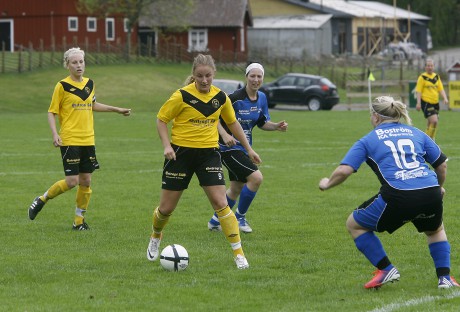 Sandra Augustsson gjorde två mål i derbyt mot Edet FK och var Skepplandas bästa spelare.