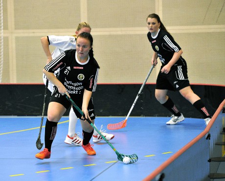 Emmelie Södergren, en av flera viktiga lagspelare i nya Surte IS IBK.