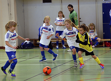 Finalen i flickor 04 spelades mellan Onsala och Kode. Vitklädda Onsala drog det längsta strået och vann guld.