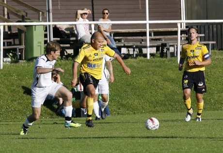 Niclas Elving tog rollen som framspelare i 5-1-segern över Lunden ÖBK.