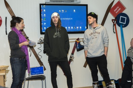 Utfrågning. Näringslivschef Pia Areblad intervjuade Ale Invites affischnamn Kevin Bäckström och Tor Lundström om snowboard.