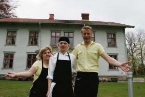 Familjen Merstrand hälsar välkommen till Restaurang Backa Säteri.