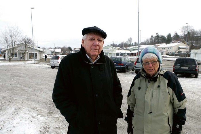 Hugo Wallberg och Irene Jansson fortsätter oförtrutet sin kamp för att få till stånd ett serviceboende på nuvarande busstorget i centrala Älvängen.