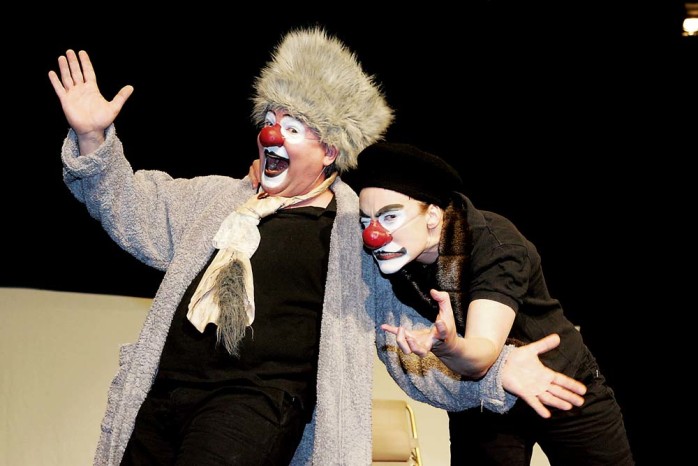 Hyllad föreställning. Skratten avlöste varandra när clownerna i 123 Schtunk intog scenen.