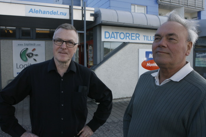 Leif Ljung och Boo Baeckström på SalesOnNet i Bohus uttrycker sitt stora missnöje över hur hårt ortens företagare har drabbats av vägbygget.