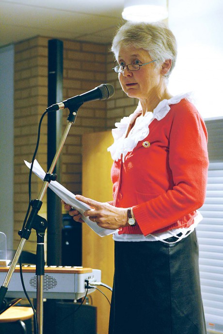 Ylva Hagman, ordförande i Röda Korsets Nödingekrets, föredrog om den 75-åriga verksamheten.