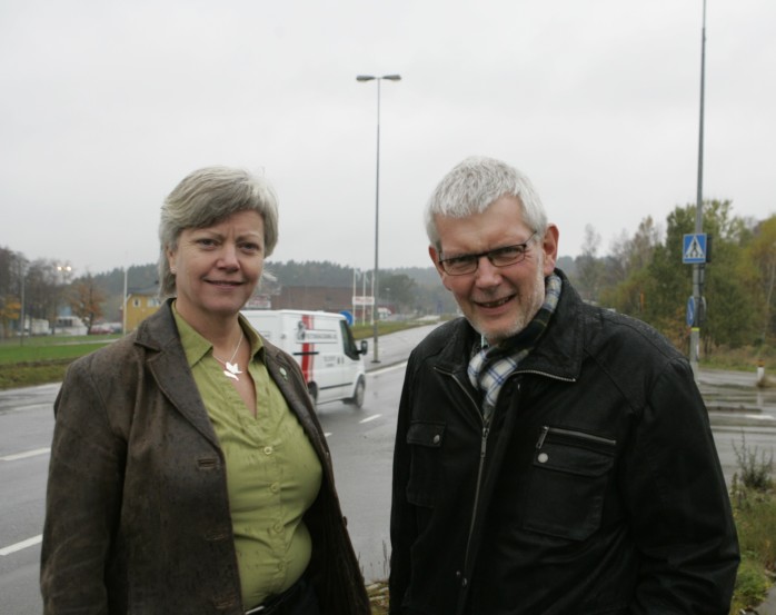 Annika Qarlsson och Anders Åkesson representerar Centerpartiet i riksdagen. I förra veckan besökte man Lilla Edets kommun och fick då information om den besvärliga flaskhals som kommer att uppstå på E45 i centrala Göta. 
