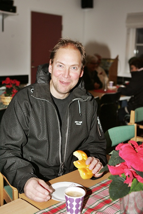Krister Toomar avnjöt kaffe och lussekatt i klubbhuset.