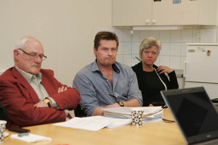 Bert Andersson, tidigare stadsarkitekt i Ale kommun, Anders Sporre, Surte Åkeri, Annika Qarlsson, centerpartistisk riksdagsledamot, tog del av fredagens diskussioner om den nya bron över Göta älv och framtiden för Vänersjöfarten.