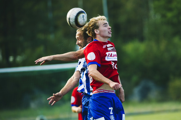 Mats Johansson har gjort sin sista match i IFK Uddevallas blåvitrandiga tröja. Nästa säsong återvänder den 36-årige mittfältaren till Ekaråsen och blir spelande assisterande tränare i Edet FK. Foto: Lasse Edwartz