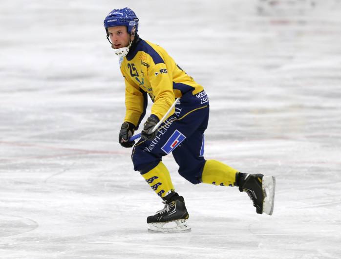Olle Hultqvist var på spelhumör, men dessvärre satte vädret stopp för Surte i bortamatchen mot Jönköping. Snöyran i andrahalvlek gjorde att lyrbandyn segrade 