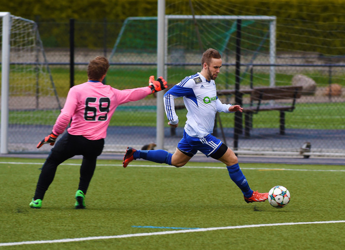 Niklas Ahlbom gjorde båda målen när ÄIK spelade 2-2 hemma mot Angered MBIK på lördagen.
Arkivfoto: Allan Karlsson. 