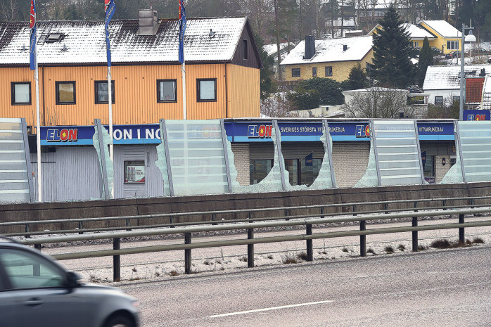 Två 20-åringar från Lilla Edet har erkänt delar av skadegörelsen längs E45 i Nol. Totalt förstördes 330 bullerskydd i vintras.