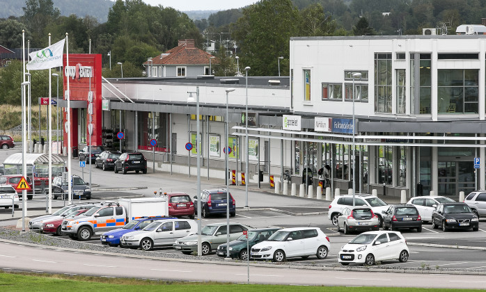 Handelsplats Älvängen som invigdes i november 2013 har fått en ny ägare. Serneke sålde anläggningen till Areim för 160 miljoner kronor.