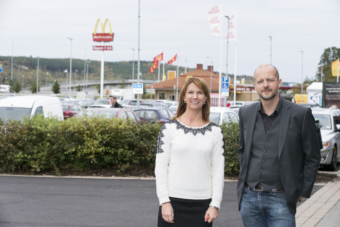 Kommunalråden Paula Örn (S) och Mikael Berglund (M) konstaterar att det nu finns en majoritet bakom förslaget att bygga ett nytt kommunhus i Nödinge. Kommunstyrelsen tar beslut på torsdag.