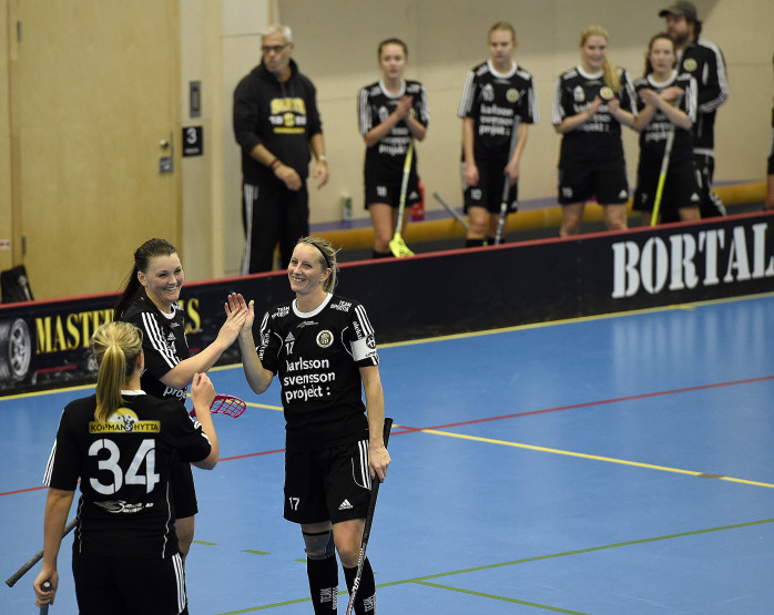 Surtes innebandydamer vann efter förlängning borta mot Burås IK. Carolina Björkner svarade för tre av målen.