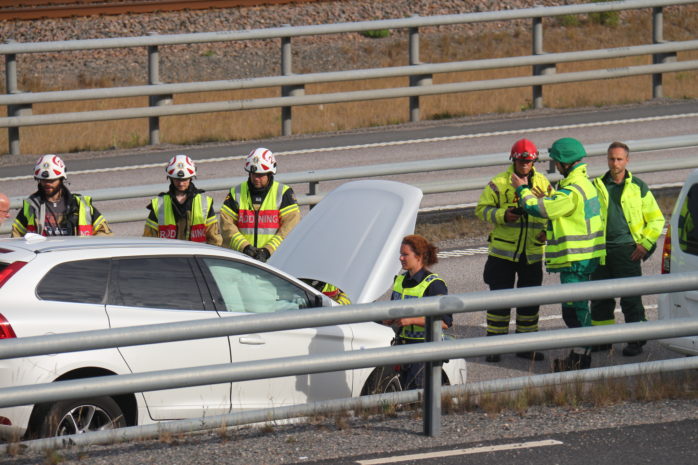 En singelolycka på E45 i Bohus vållade bekymmer i morgontrafiken. Foto: Christer Grändevik