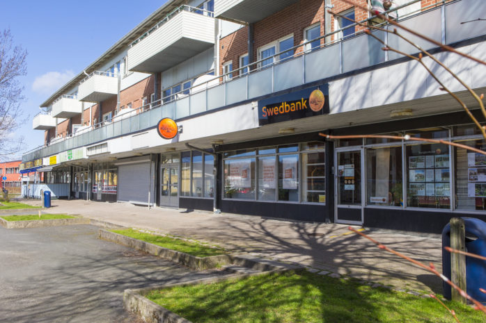 Swedbank har varit representerat i Surte under 45 år, men på olika platser. Nuvarande kontor blir det sista. 30 juni stänger banken kontoret och hänvisar kunderna till Älvängen.