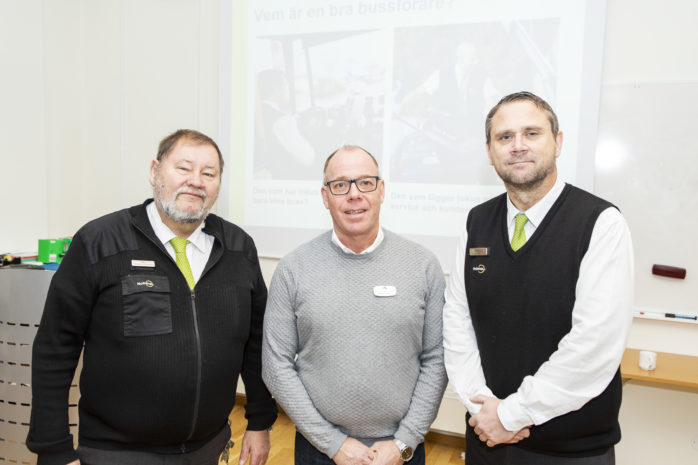 Nobina genomförde en rekryteringsträff på Arbetsförmedlingen i Nödinge. Här ses arbetsförmedlare Reimond Ardner omgiven av Nobinas båda företrädare John Pedersen och Fredrik Sunnefeldt.