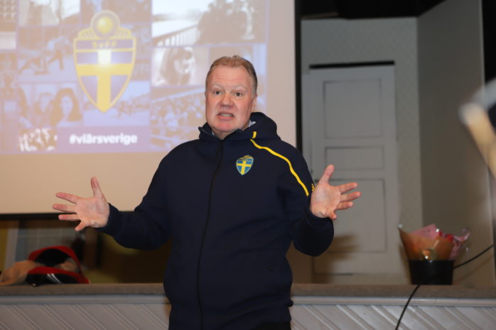 Karl-Erik Nilsson, ordförande i Svenska Fotbollförbundet och tillika förste vicepresident i UEFA, gästade Skepplanda BTK:s årsmöte i måndags.