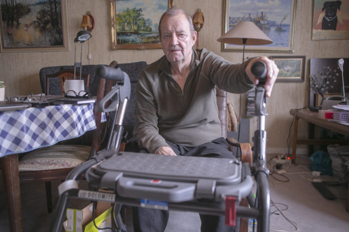Bengt Kron bodde på Ale Seniorcentrum i fyra månader, men valde att flytta hem i förtid. Nu vittnar han om flera missförhållanden på boendet. 