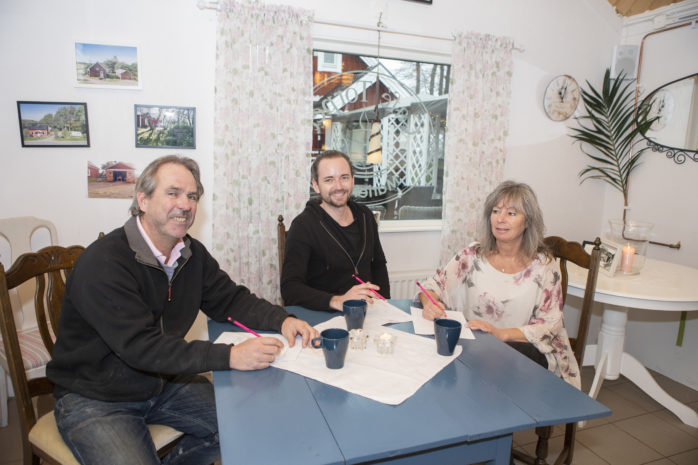 Johnny Hagberg, Kenny Eriksson och Yvonne Hult ser fram emot säsongsöppningen av Café Torpet, som sker fredagen den 22 mars. 