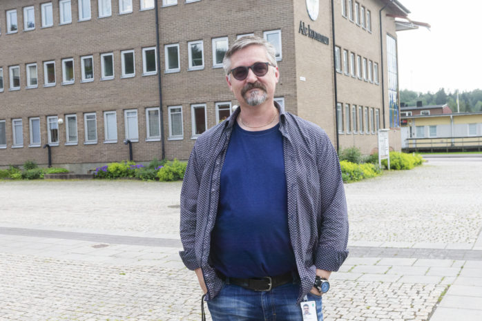 Läraren och politikern Stefan Hagman reagerar mot Sverigedemokraternas förslag om att slopa modersmålsundervisningen i kommunen. 