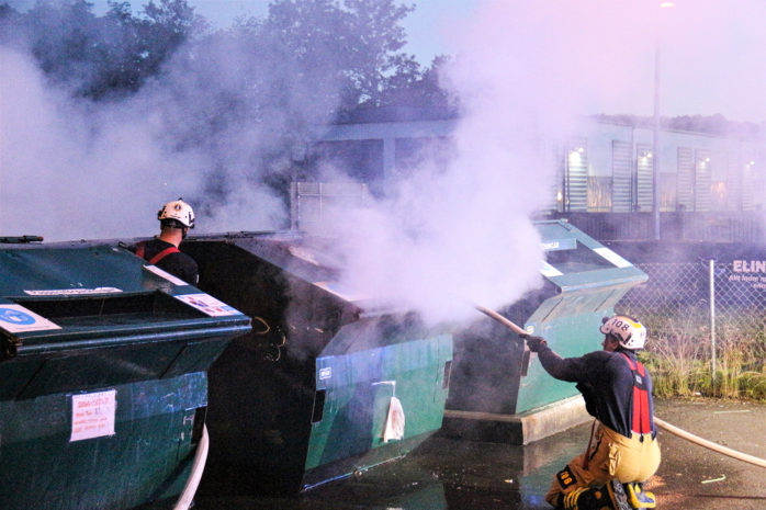 Det brann i en container vid återvinningscentralen i centrala Nödinge. Foto: Christer Grändevik