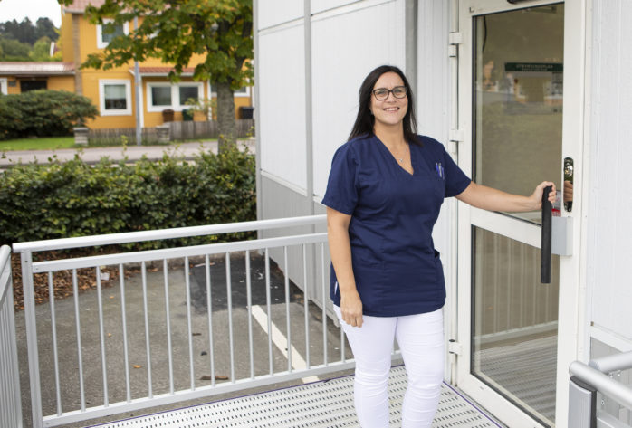Tina Holmberg, distriktsläkare och en av delägarna till Alepraktiken i Nödinge, är mycket nöjd med hur verksamheten har utvecklats under rekordtid. Idag är det Ales största vårdcentral med över 9300 listade patienter.