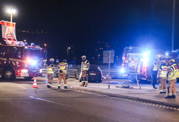 Två olyckor ägde rum på Jordfallsbron under fredagskvällen. Båda mer eller mindre samtidigt. Bild: Christer Grändevik