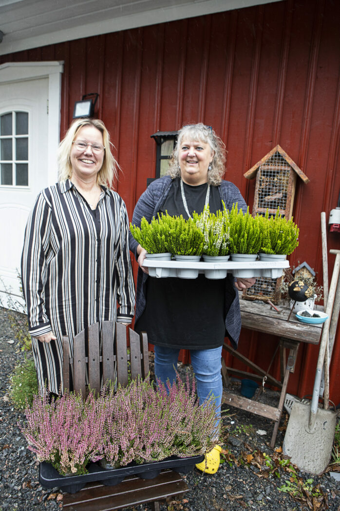 Jessica Johansson och Ingela Berntsson är två av deltagarna som hälsar välkommen till Vintergata i Hålanda nu på lördag.