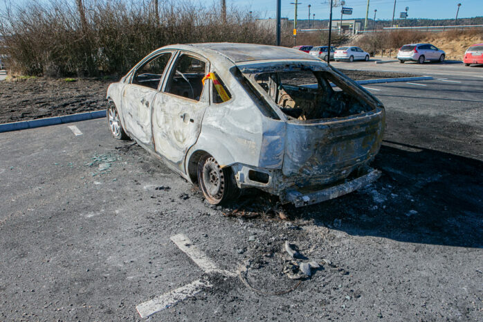 Tre bilbränder har i år polisanmälts i Lödöse. Här ses en utbränd bil på pendelparkeringen. 