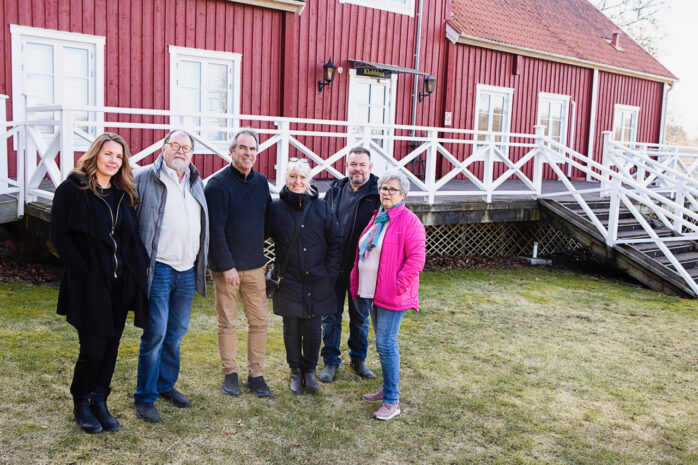 Johanna Balkefors, Lennart Johansson, Johnny Hagberg, Nettan Johansen, Tord Fredriksson och Lisbeth Karlberg Johansson öppnar dörrarna till Alfhems Värdshus söndagen den 10 april.