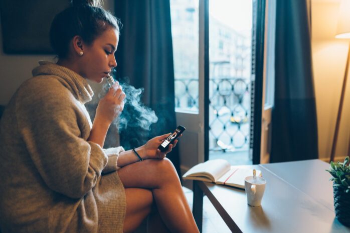 Vape är en typ av e-cigarett som blivit populär bland ungdomar.