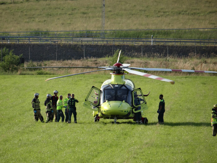 En skärmflygare fick föras med ambulanshelikopter till sjukhus efter en misslyckad landning.
Bild: Christer Grändevik