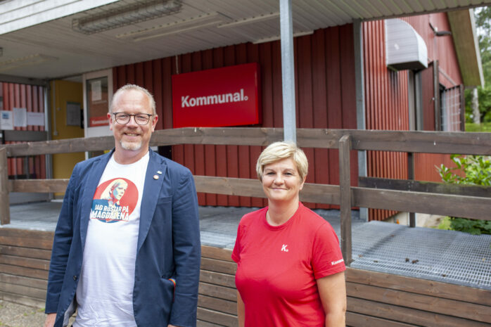 Dennis Ljunggren (S) och Sladjana Gustafsson, ordförande för Kommunal Ale, har rökt fredspipa. Socialdemokraterna lovar nu att i händelse av valseger återinför tio timmars nattpass i äldreomsorgen.