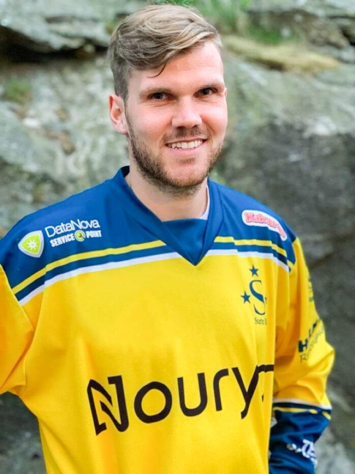 Elias Modin tar över som huvudtränare för Surte BK efter Mathias Johansson. Bild: Surte BK. 