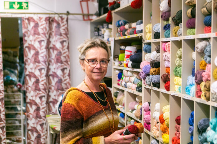 Textilbutikerna har blivit allt färre men Cecilia Johansson upplever att aleborna är bra på att stötta det lokala. 