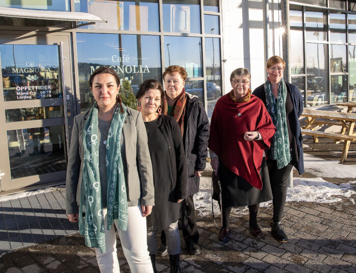 Några engagerade centerkvinnor i Västra
Götaland västra träffades på Internationella
kvinnodagen i onsdags. Aida Karimli,
Fredrika Selinder, Anita Kristiansson,
Maj-Britt Lundberg och Jessika Loftbring.