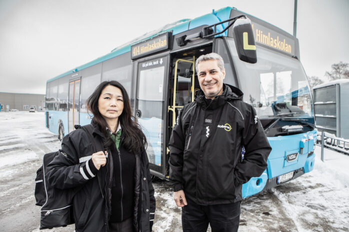 Amanda Xu och Nader Forghaniani, två av Nobinas busschaufförer.