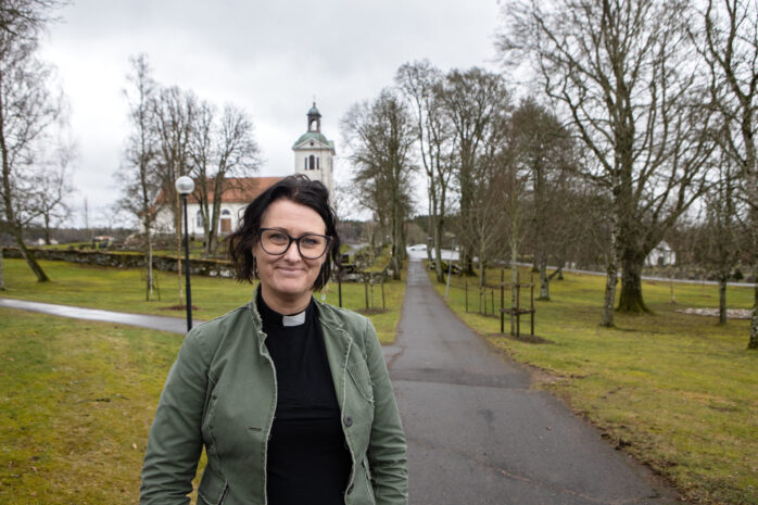 Katarina Johansson är ny kyrkoherde i Starrkärr-Kilanda församling. Nu på söndag sker det officiella mottagandet i samband med en högmässa i Starrkärrs kyrka.