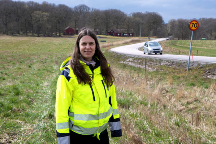 Katarina Lagerkvist, trafikingenjör i Ale kommun, gläds över att arbetet med en gång- och cykelväg mellan Starrkärr och Prästalund tagit fart.