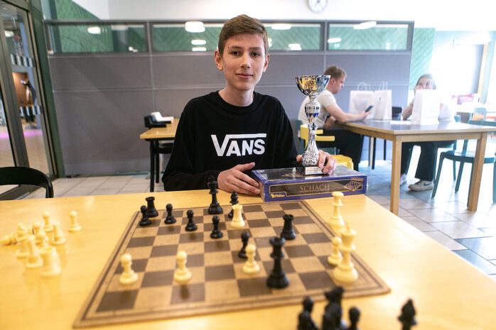 Filip Arvidsson, 15, lyckades att vinna turneringen ”Ales schackmästerskap”.